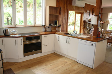 Design ideas for a farmhouse kitchen in Wellington.