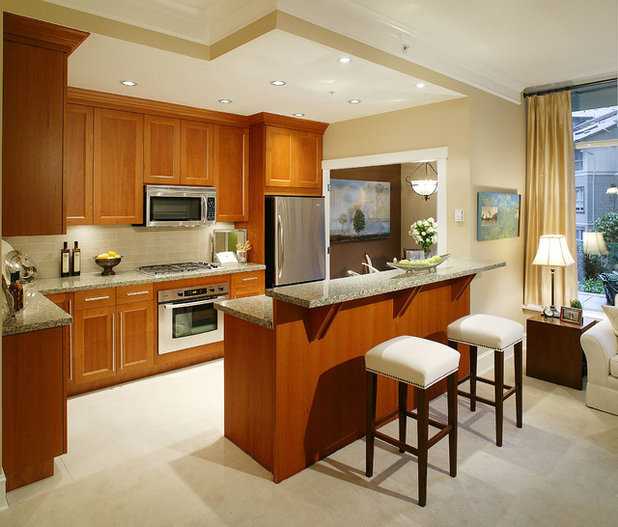 American Traditional Kitchen by KAMAL PREET