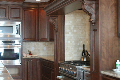 Example of a classic kitchen design in Denver