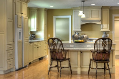 This is an example of a classic kitchen in Orlando.