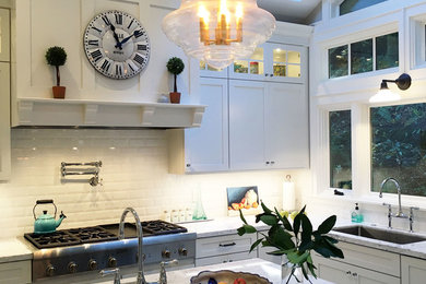 Example of an eclectic kitchen design in San Francisco