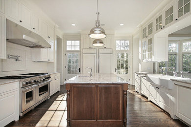 This is an example of a classic kitchen in Orange County.