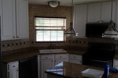 Kitchen - kitchen idea in Chicago