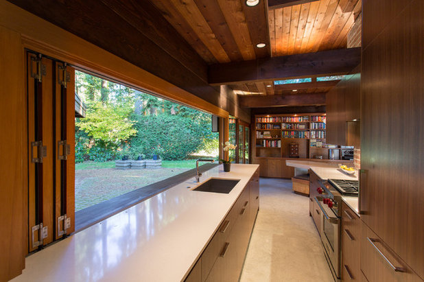 Midcentury Kitchen by Synthesis Design Inc.