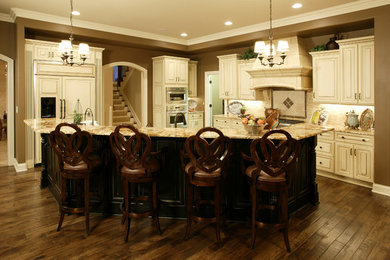 This is an example of a classic kitchen in Cincinnati.