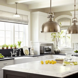 Example of a classic kitchen design in Chicago