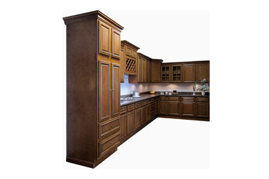 Mid-sized elegant l-shaped eat-in kitchen photo in Jackson with an undermount sink, raised-panel cabinets, medium tone wood cabinets, granite countertops and stone slab backsplash