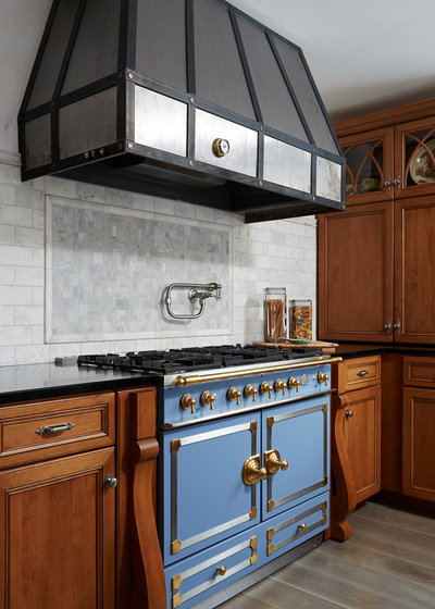 Traditional Kitchen by Julian Design