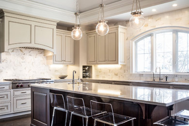 Example of a classic kitchen design in Chicago