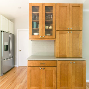 Design ideas for a mid-sized midcentury u-shaped eat-in kitchen in Atlanta with shaker cabinets, white cabinets, quartz benchtops, grey splashback, ceramic splashback, stainless steel appliances, light hardwood floors, a peninsula, brown floor, grey benchtop and a double-bowl sink.