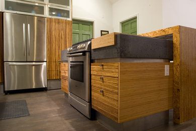Kitchen - contemporary kitchen idea in Charlotte