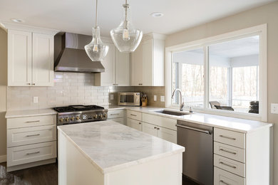 Example of a kitchen design in Grand Rapids