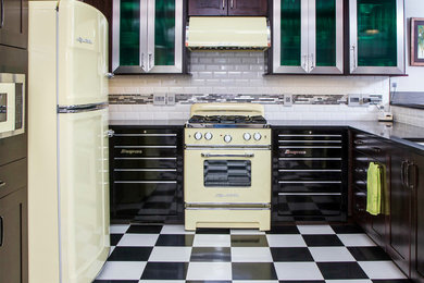 Mid-sized urban u-shaped linoleum floor eat-in kitchen photo in Other with an undermount sink, shaker cabinets, dark wood cabinets, quartzite countertops, white backsplash, cement tile backsplash, colored appliances and a peninsula