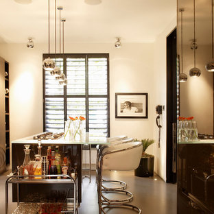 Foto di una cucina minimal con top in vetro
