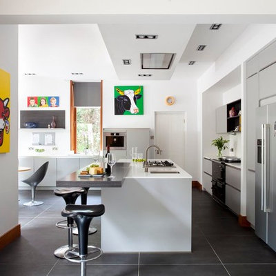 Inspiration for a contemporary kitchen remodel in Belfast