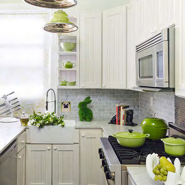 NYC kitchen chic! Apple green ceiling and accents!