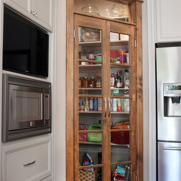 Oak Hollow Transitional Kitchen