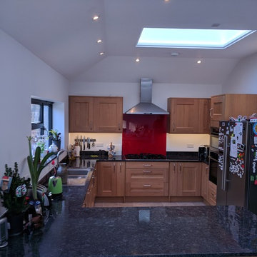 Oak kitchen large U- shaped with granite worktop (utility room next door)