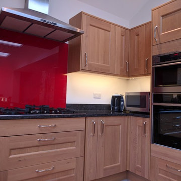 Oak kitchen large U- shaped with granite worktop (utility room next door)