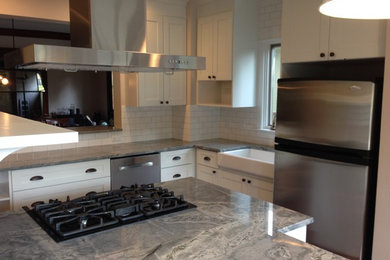 Example of a transitional kitchen design in Chicago