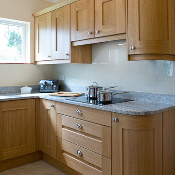 Oak shaker style kitchen with stunning deep grain granite worktop