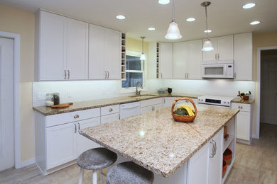 Transitional kitchen photo in Orlando