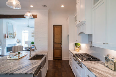 Example of a transitional kitchen design in New Orleans