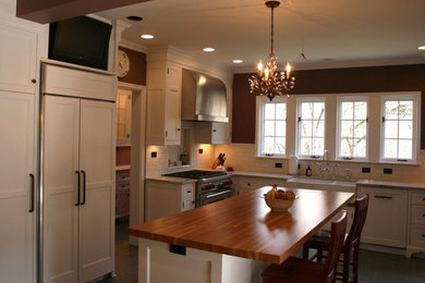 This is an example of a rustic kitchen in Grand Rapids.