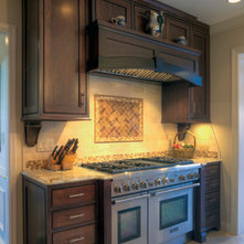 Traditional Kitchen by Synergy Design & Construction