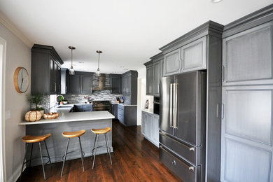 This is an example of a classic kitchen in Grand Rapids.