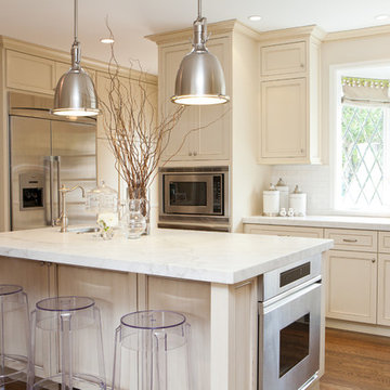 Off-white Kitchen
