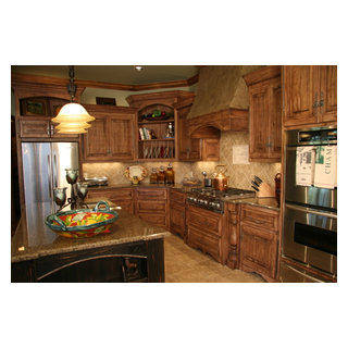 https://st.hzcdn.com/fimgs/pictures/kitchens/old-world-charm-monticello-cabinets-and-doors-img~5ba1e5ba0f47b000_1677-1-e728e80-w320-h320-b1-p10.jpg