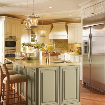 Omega Cabinetry: Warm and Inviting Traditional Kitchen