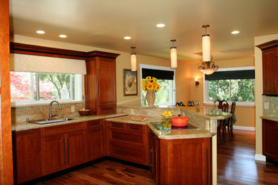 Example of a mid-sized classic kitchen design in San Francisco
