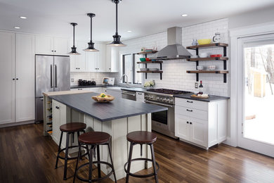 Example of a kitchen design in Burlington