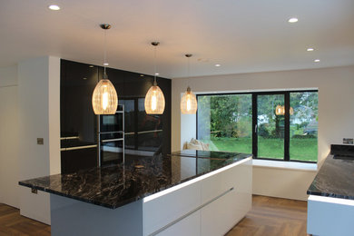 Design ideas for a modern kitchen in Devon.