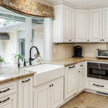 Open Traditional Kitchen