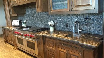 Inspired Examples Of Granite Kitchen Countertops Granite Kitchen Granite Countertops Kitchen Brown Kitchen Cabinets