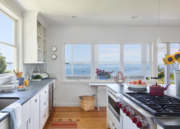 Beach Style Kitchen by Oak Hill Architects