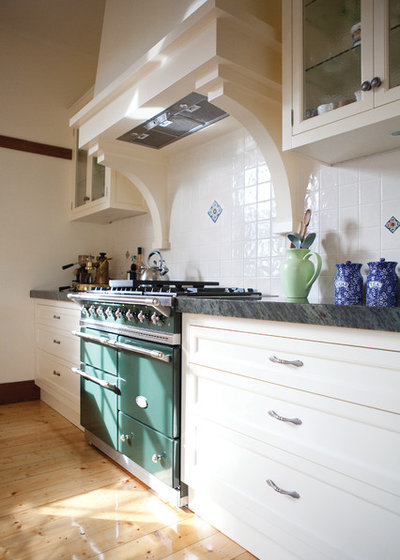 Traditional Kitchen by Steding Interiors & Joinery