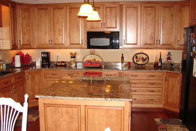 Elegant kitchen photo in Cedar Rapids