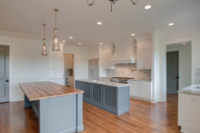 Example of a mountain style kitchen design in Nashville