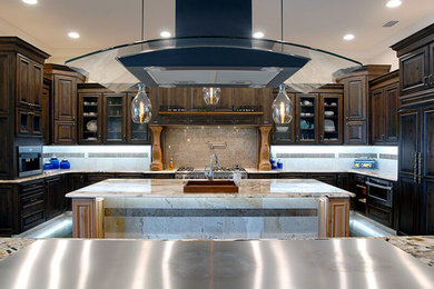 Photo of a classic kitchen in Orlando.