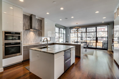 This is an example of a modern kitchen in Chicago.