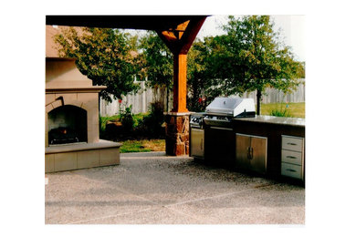 Kitchen - mid-sized kitchen idea in Austin