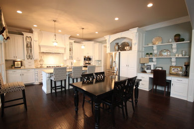 Example of a classic kitchen design in Louisville