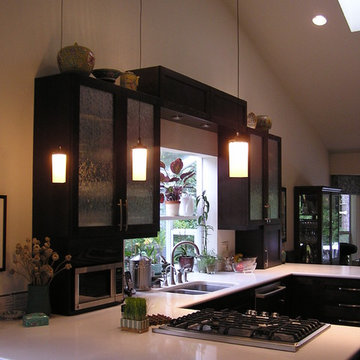 Pacific Rim style kitchen for a couple that enjoys cooking