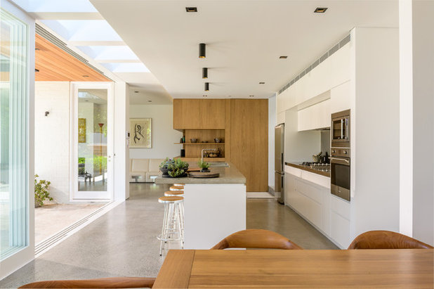 Beach Style Kitchen by + Spicer Architecture