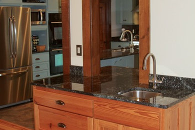 Example of a kitchen design in Richmond