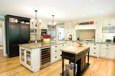 Example of a country kitchen design in San Francisco